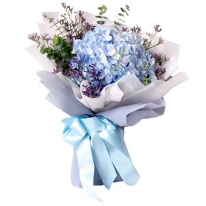 light blue hydrangea bouquet